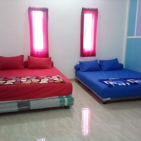 Almira homestay Jambi Exterior foto