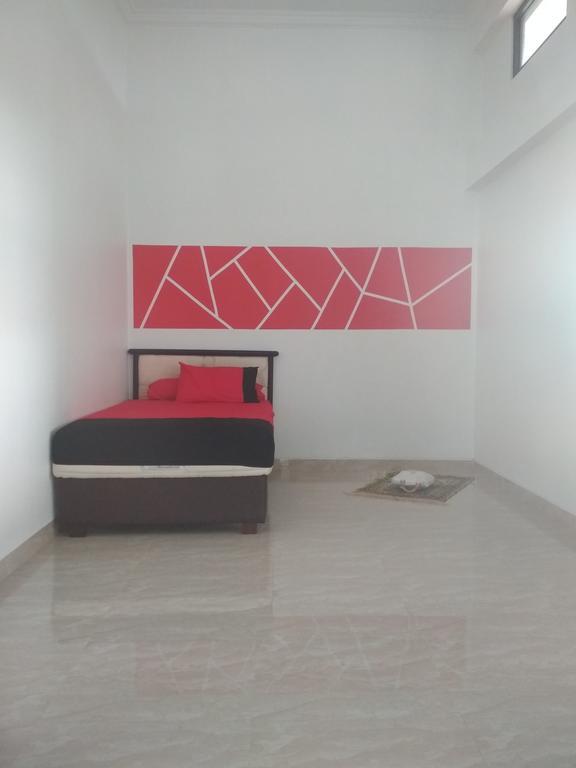 Almira homestay Jambi Exterior foto