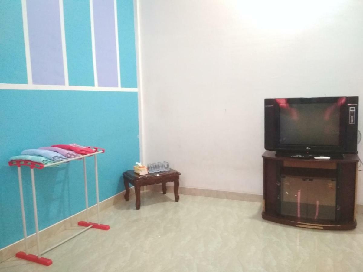 Almira homestay Jambi Exterior foto