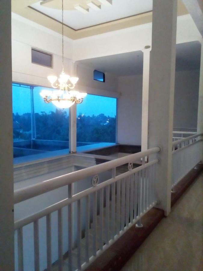 Almira homestay Jambi Exterior foto